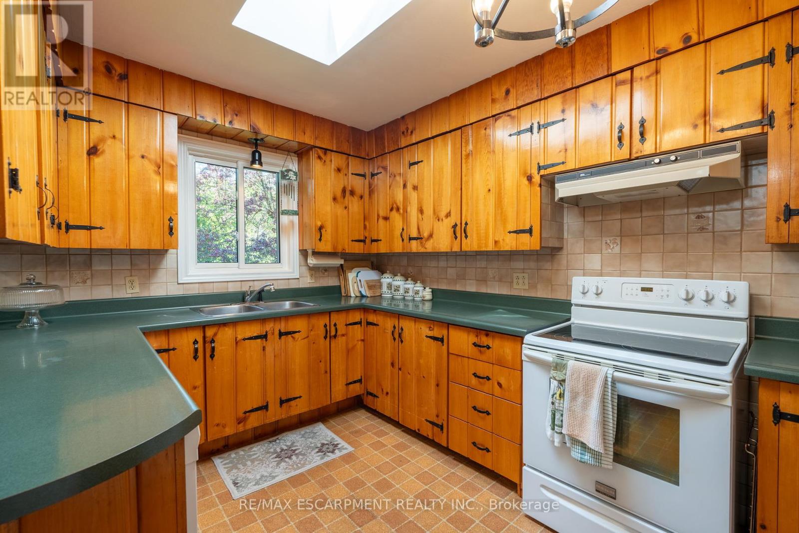 1215 Derry Road, Milton, Ontario  L0P 1B0 - Photo 11 - W12155626