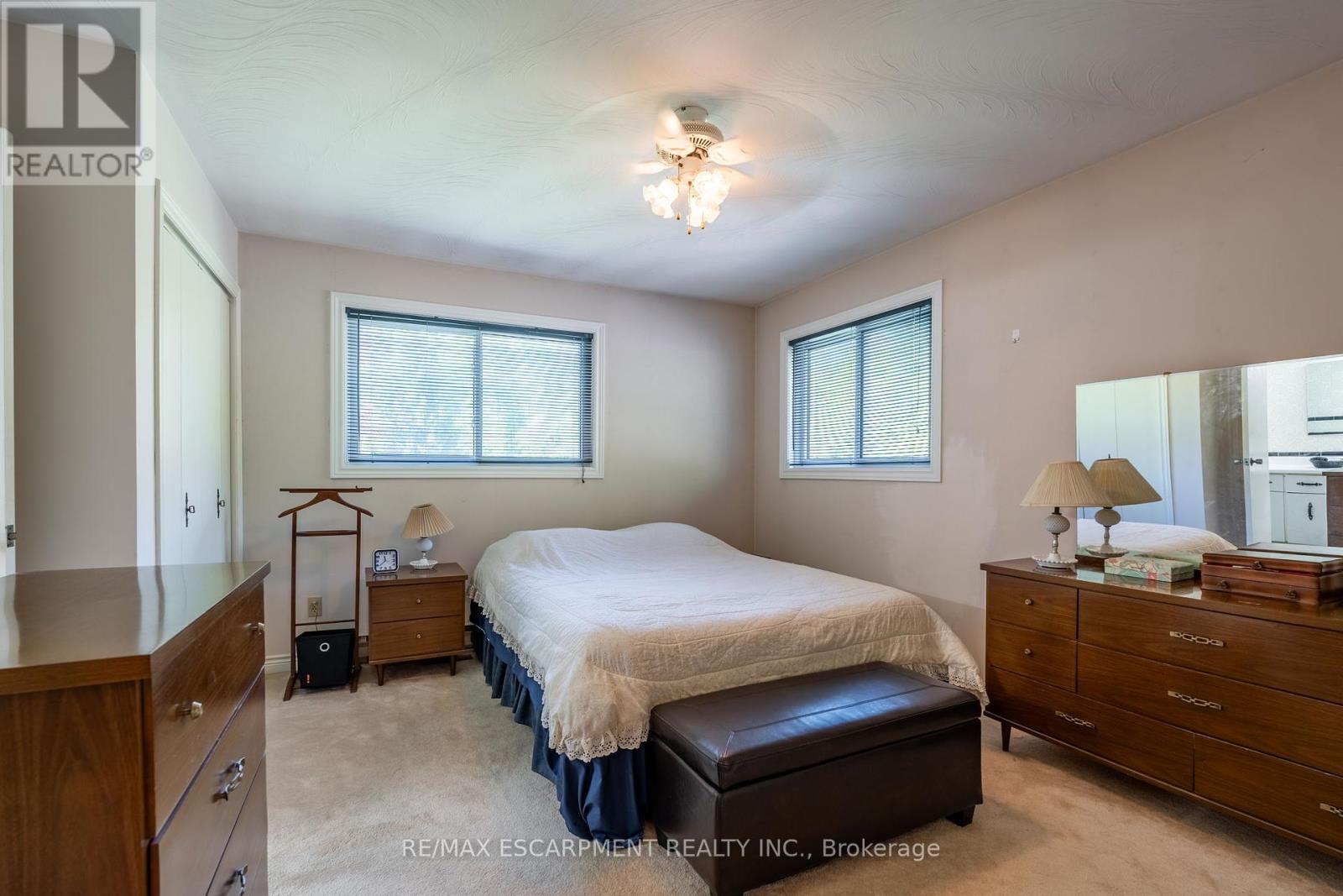 1215 Derry Road, Milton (Campbellville), Ontario  L0P 1B0 - Photo 18 - W12155626