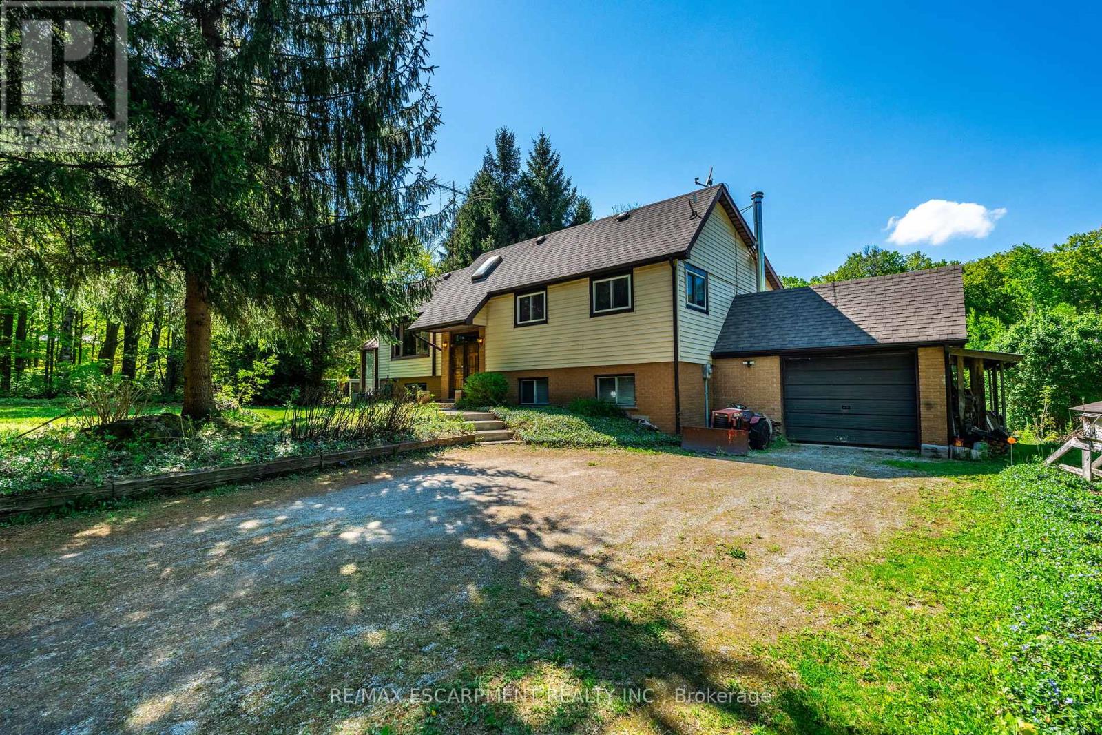 1215 Derry Road, Milton (Campbellville), Ontario  L0P 1B0 - Photo 2 - W12155626
