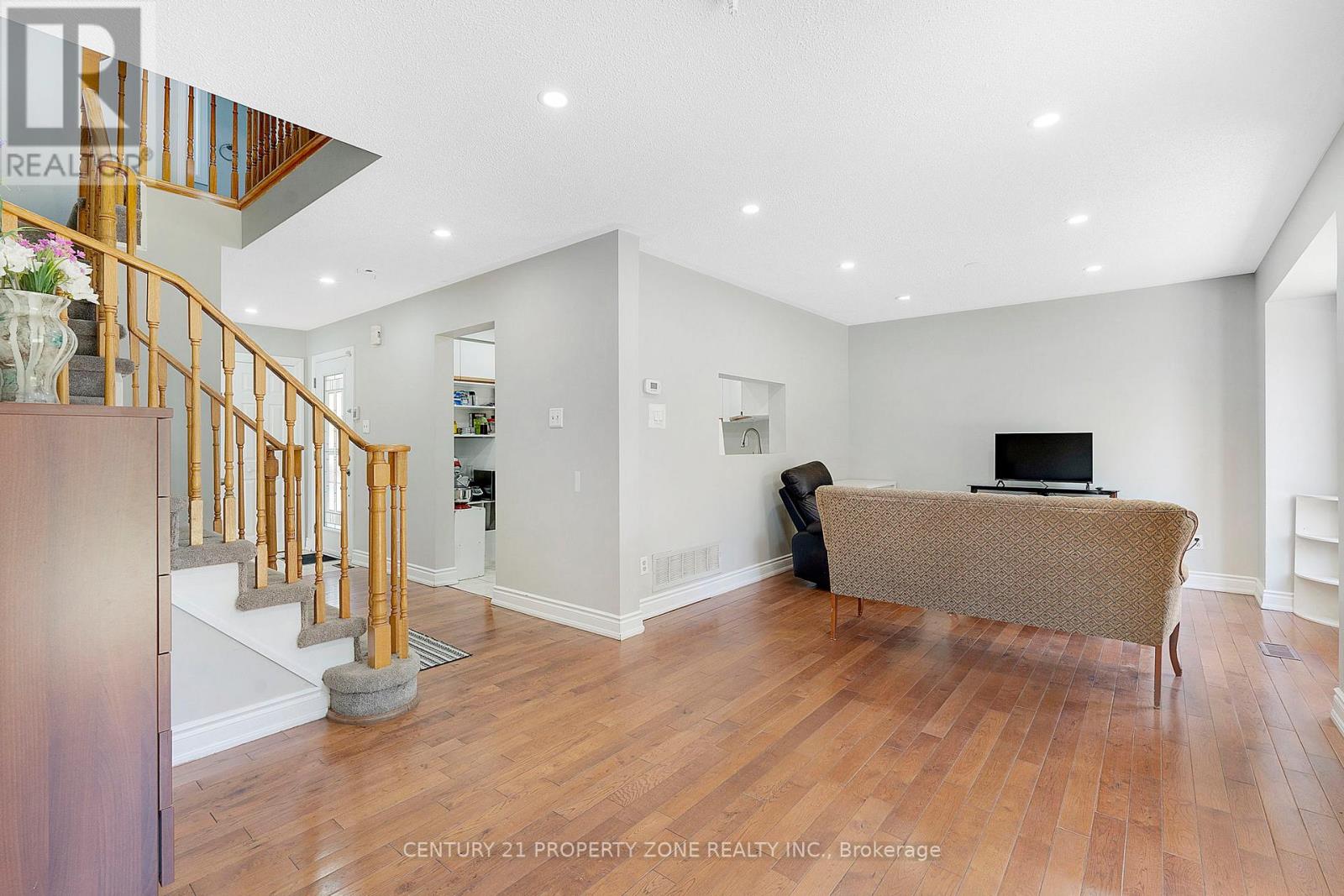 21 Lockwood Road, Brampton, Ontario  L6Y 4T7 - Photo 11 - W12155634