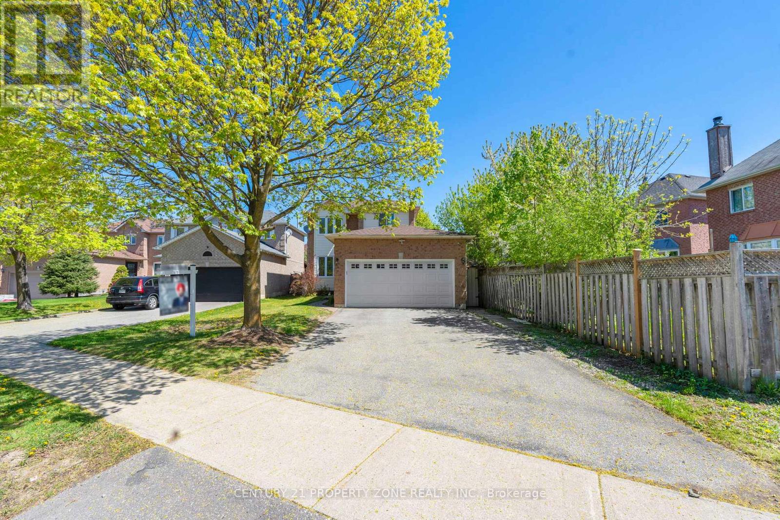 21 Lockwood Road, Brampton, Ontario  L6Y 4T7 - Photo 5 - W12155634