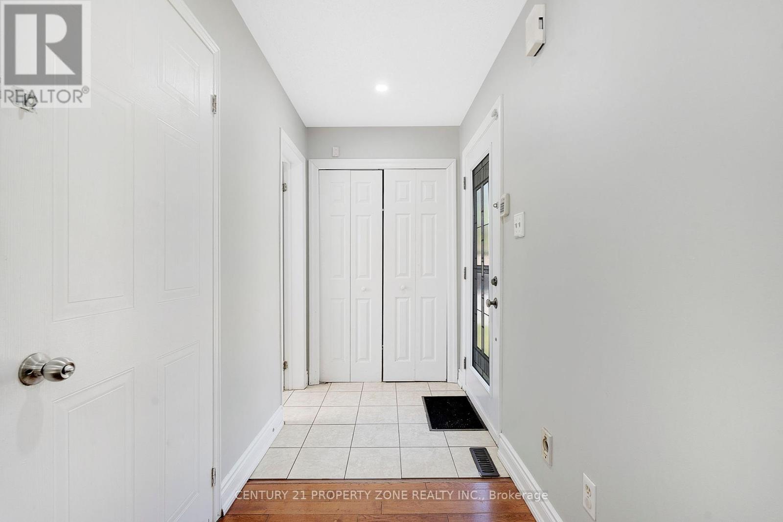 21 Lockwood Road, Brampton, Ontario  L6Y 4T7 - Photo 9 - W12155634