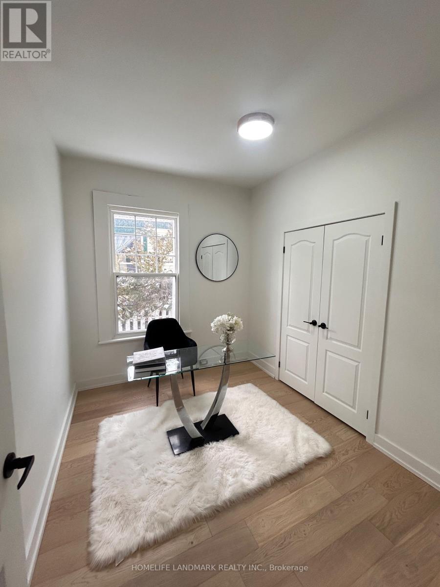 Photo 17 of 25 for 130 Langarth Street E