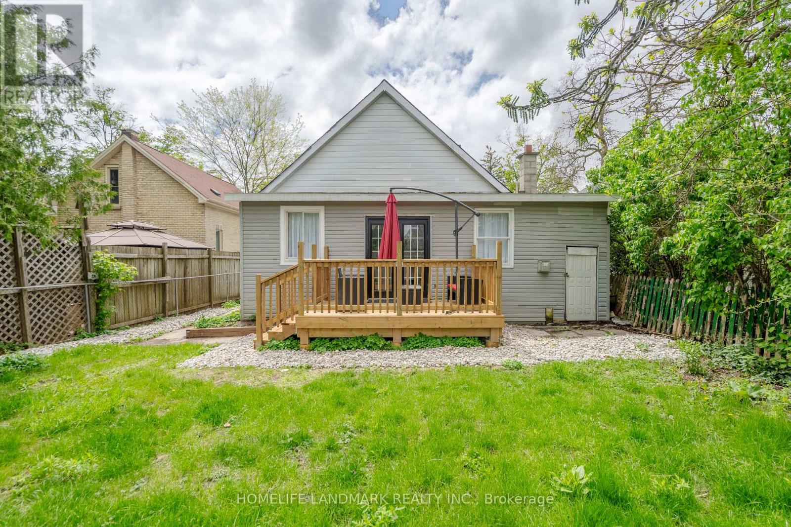 Photo 25 of 25 for 130 Langarth Street E