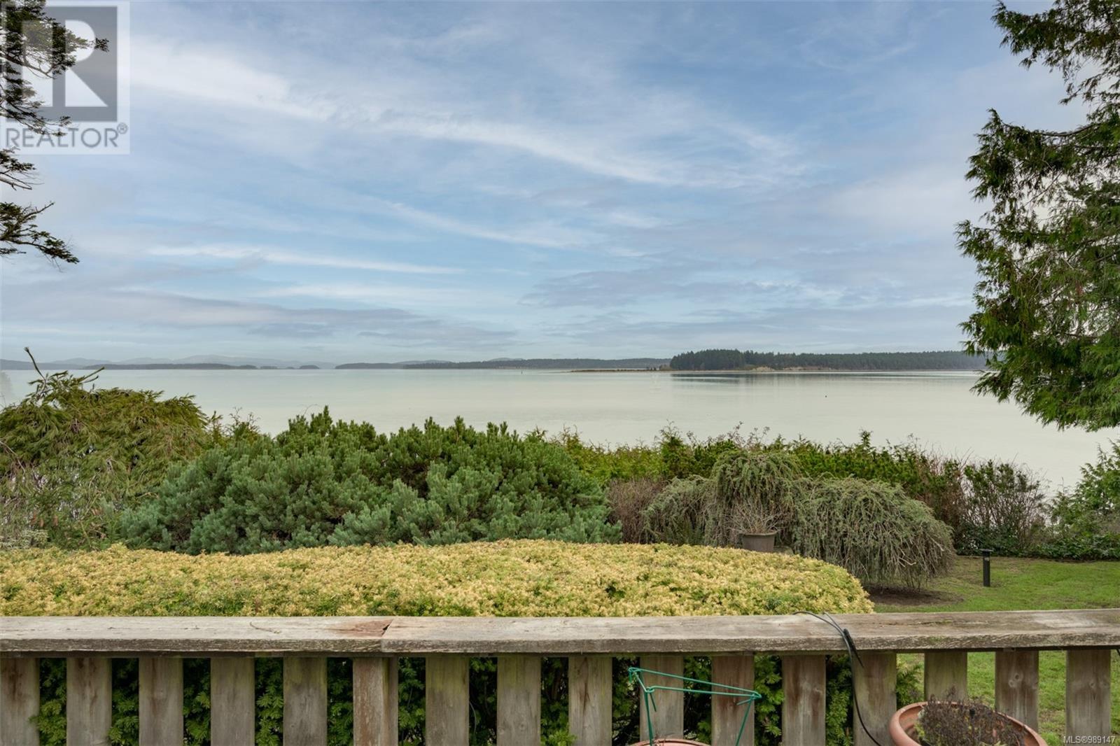 8441 Lochside Dr, Central Saanich, British Columbia  V8M 1T9 - Photo 14 - 989147