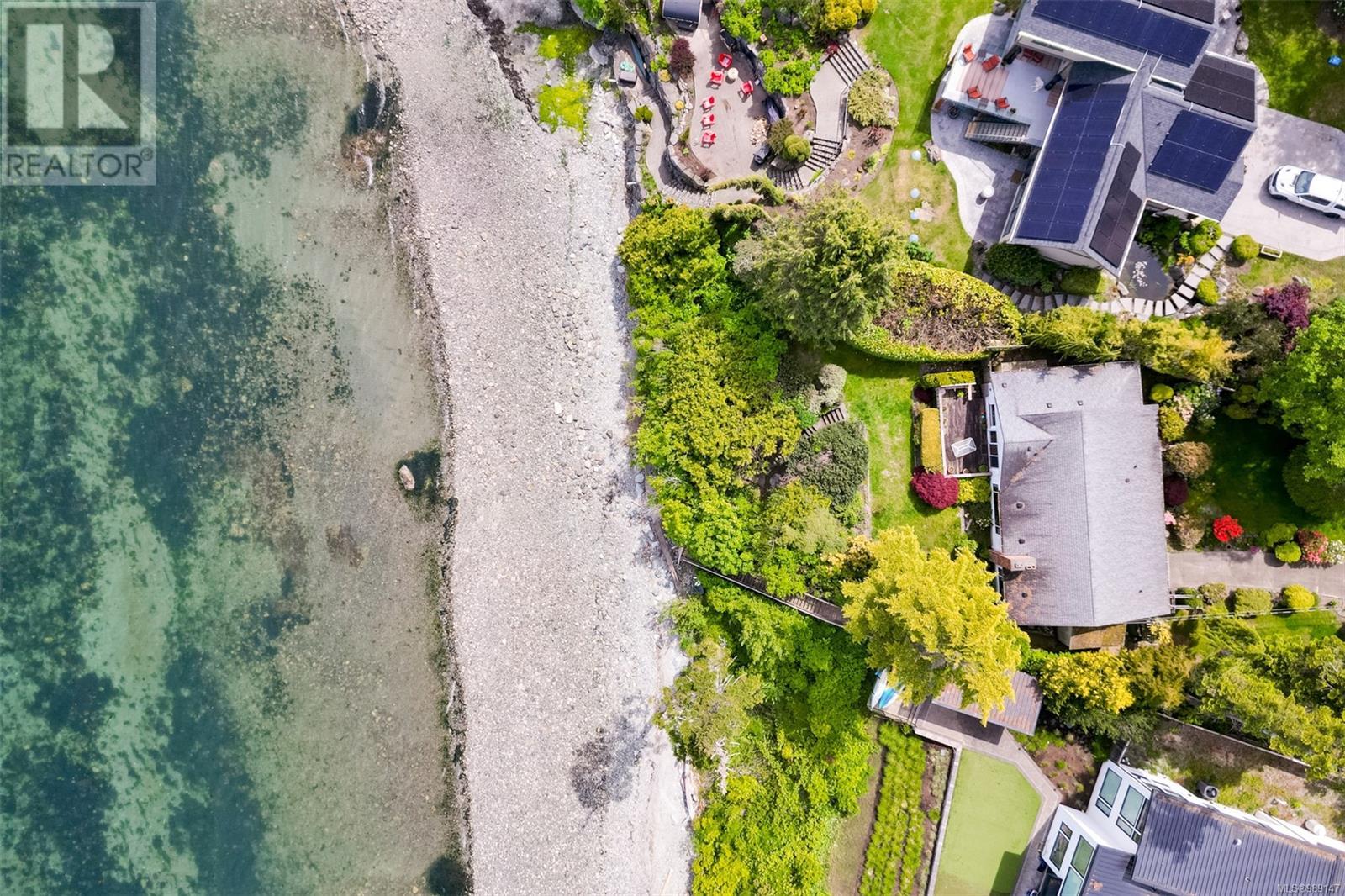 8441 Lochside Dr, Central Saanich, British Columbia