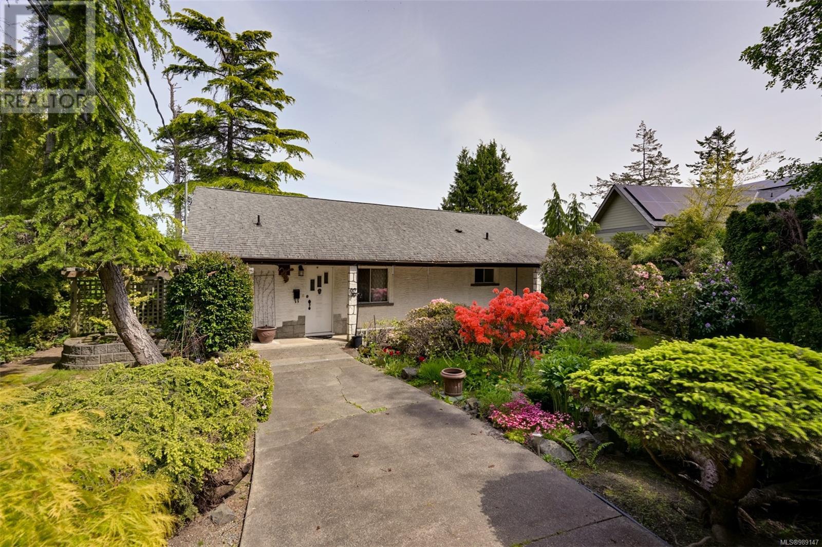 8441 Lochside Dr, Central Saanich, British Columbia  V8M 1T9 - Photo 11 - 989147