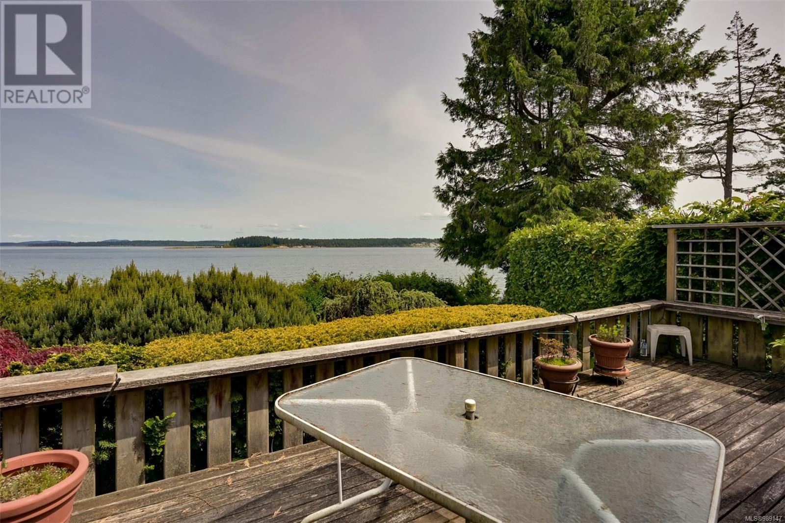 8441 Lochside Dr, Central Saanich, British Columbia  V8M 1T9 - Photo 22 - 989147
