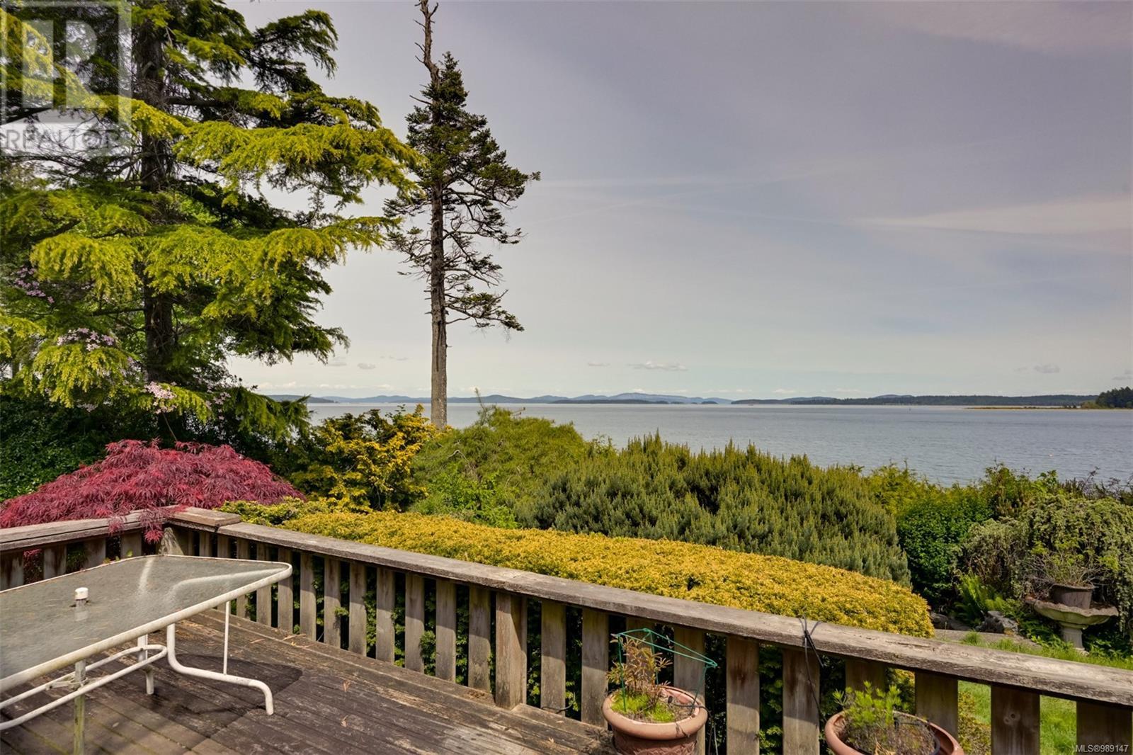8441 Lochside Dr, Central Saanich, British Columbia  V8M 1T9 - Photo 21 - 989147
