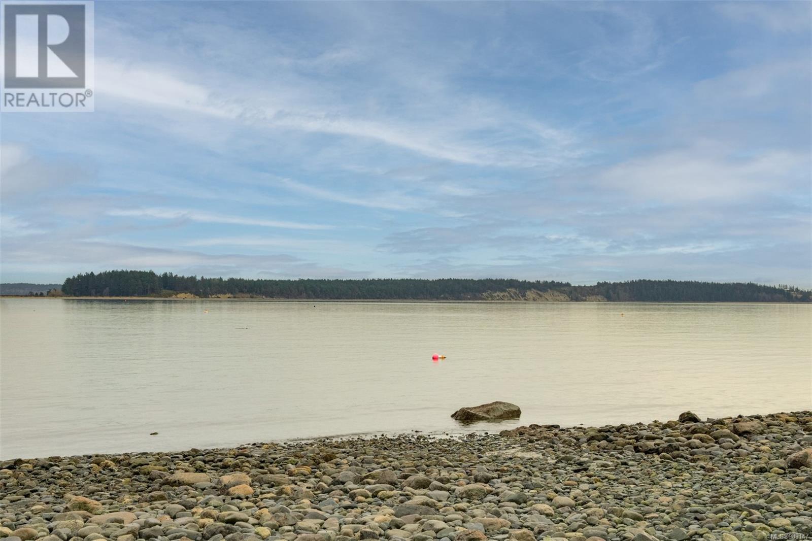 8441 Lochside Dr, Central Saanich, British Columbia  V8M 1T9 - Photo 30 - 989147