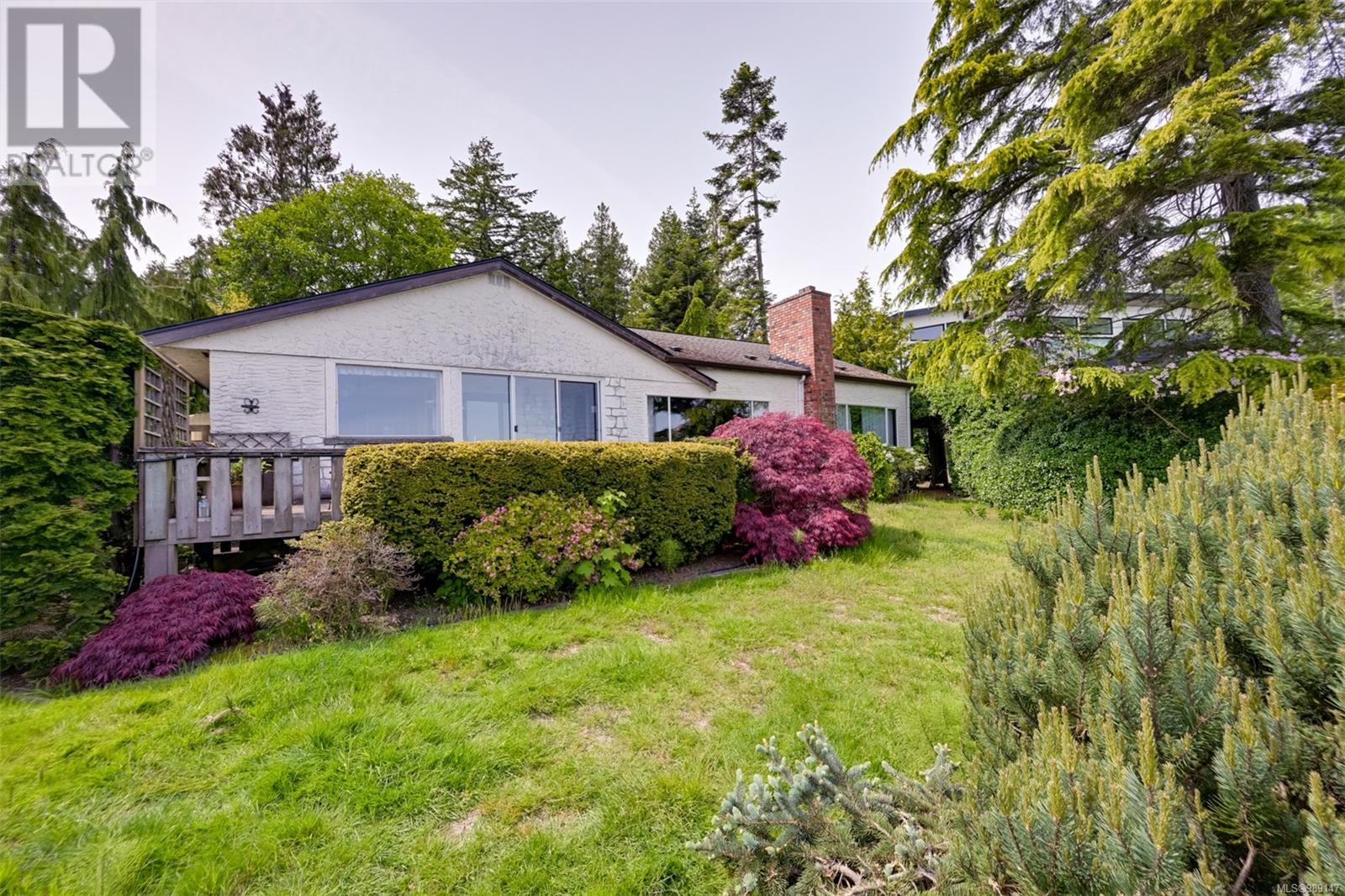 8441 Lochside Dr, Central Saanich, British Columbia  V8M 1T9 - Photo 24 - 989147