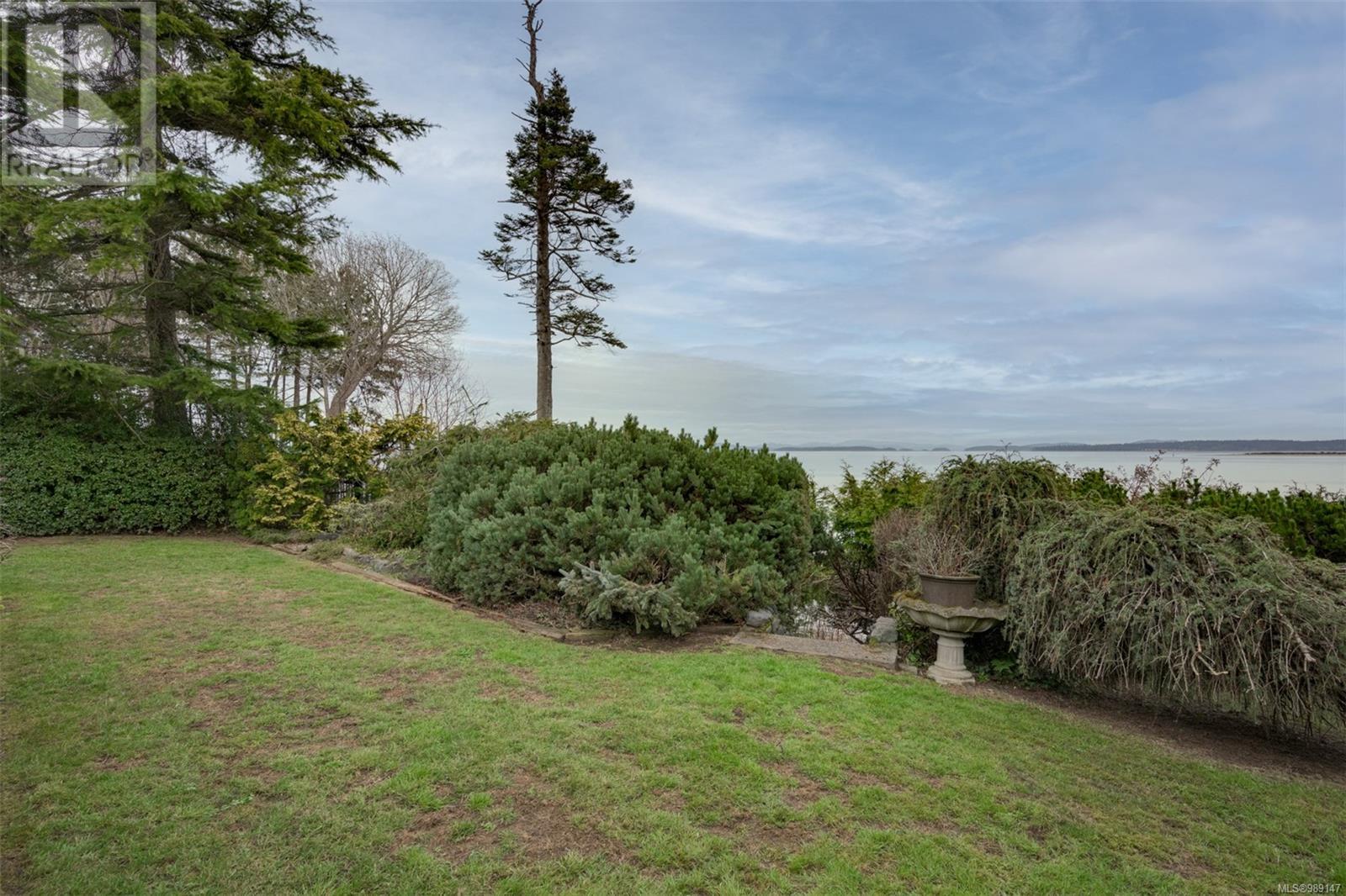 8441 Lochside Dr, Central Saanich, British Columbia  V8M 1T9 - Photo 13 - 989147