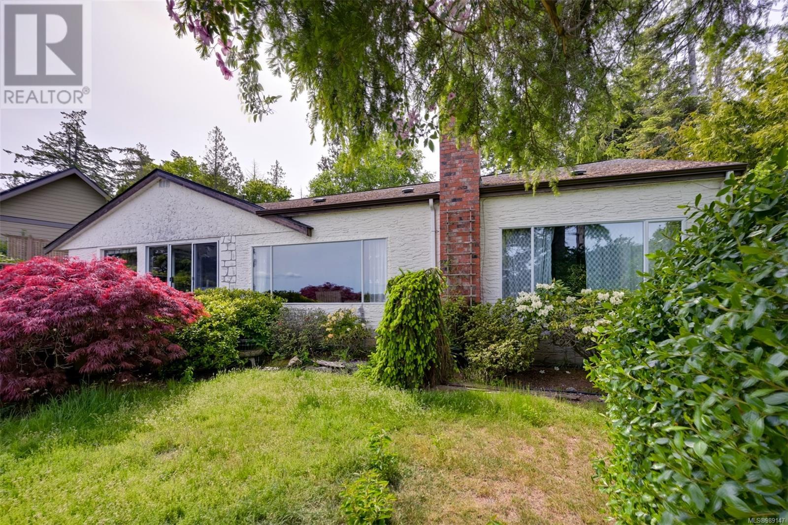 8441 Lochside Dr, Central Saanich, British Columbia  V8M 1T9 - Photo 25 - 989147