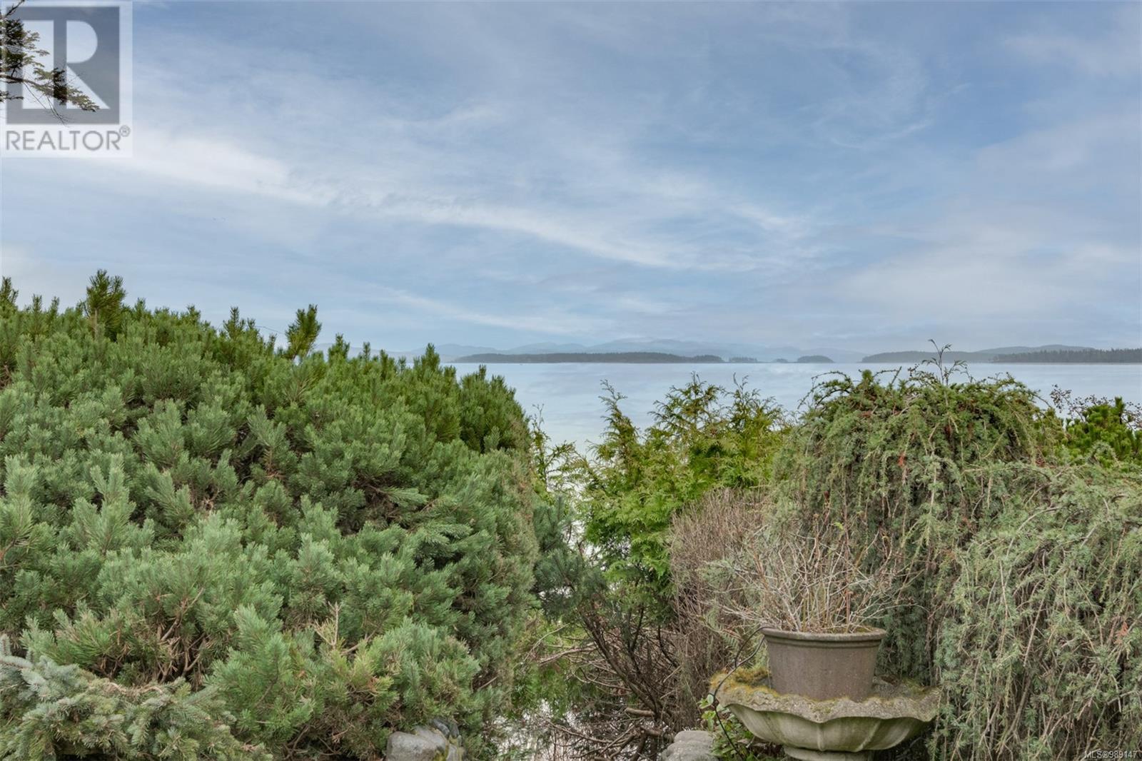 8441 Lochside Dr, Central Saanich, British Columbia  V8M 1T9 - Photo 17 - 989147