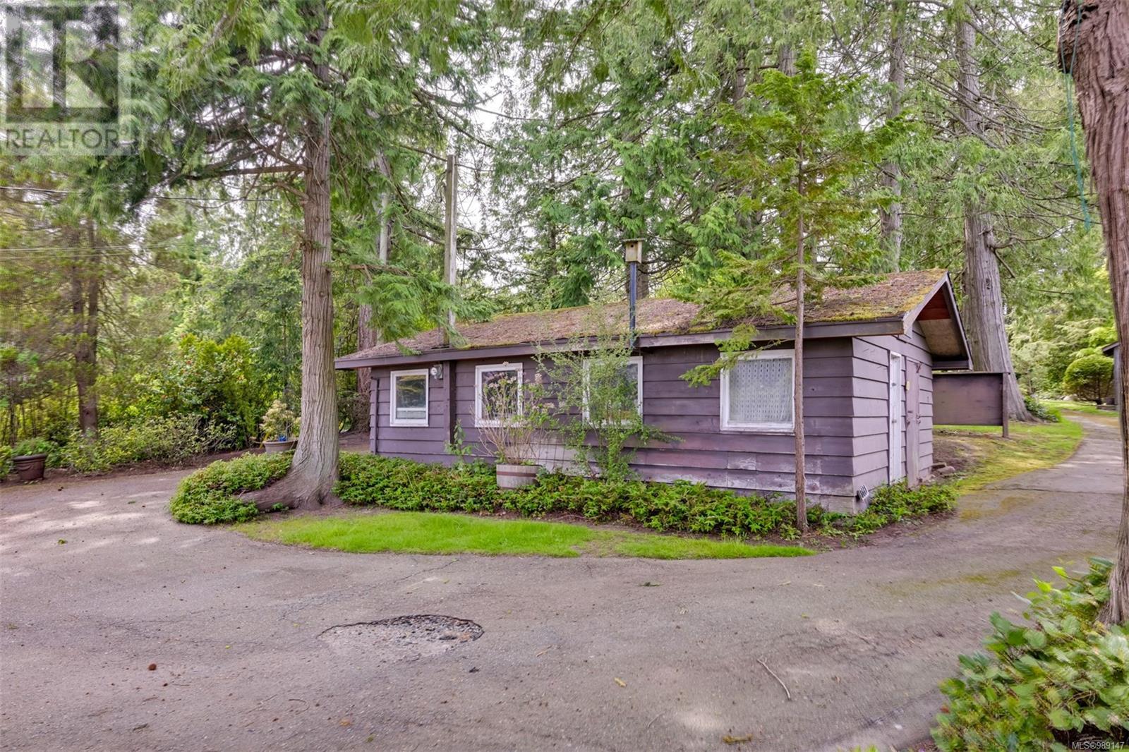 8441 Lochside Dr, Central Saanich, British Columbia  V8M 1T9 - Photo 36 - 989147