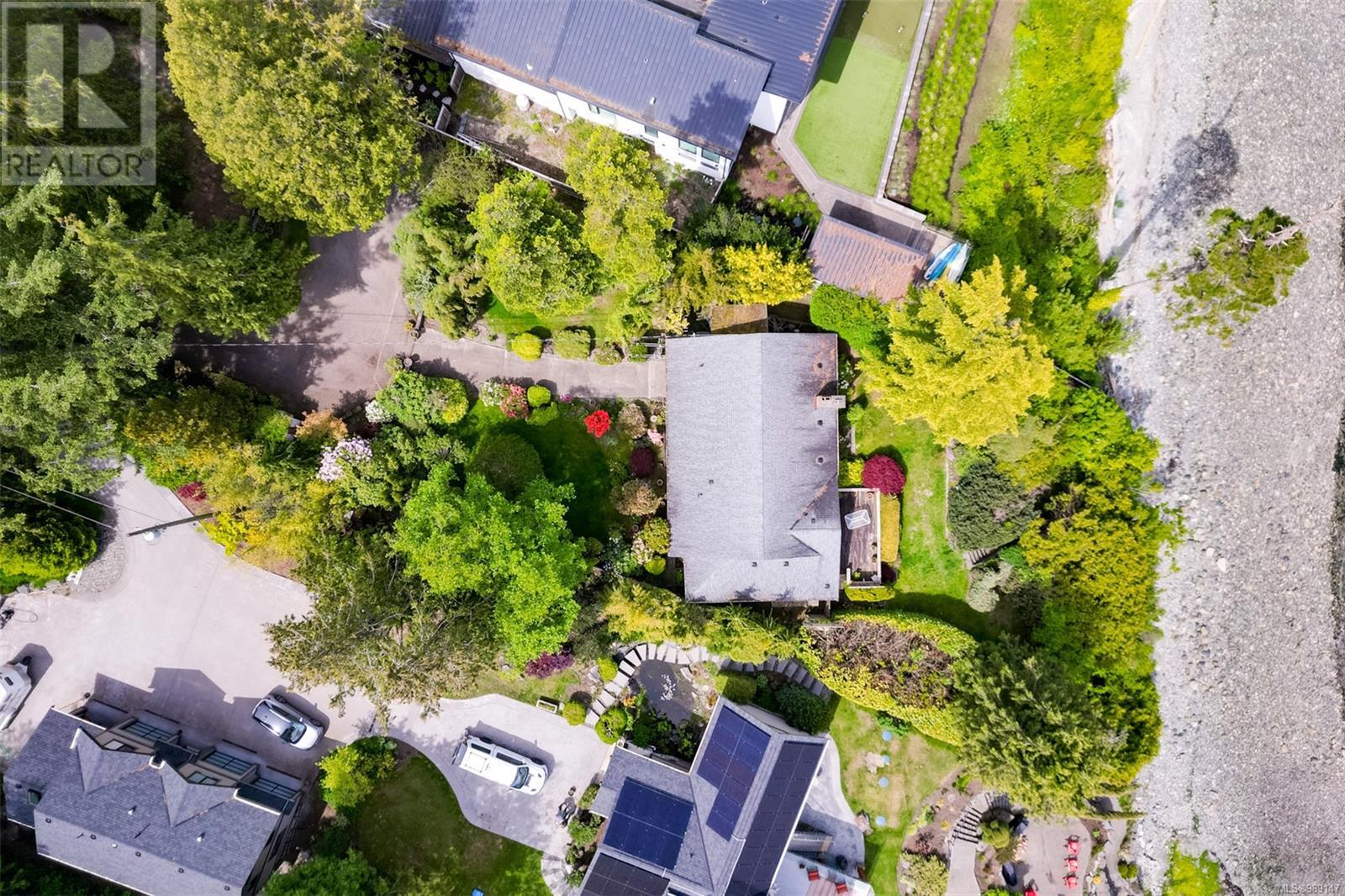 8441 Lochside Dr, Central Saanich, British Columbia  V8M 1T9 - Photo 43 - 989147