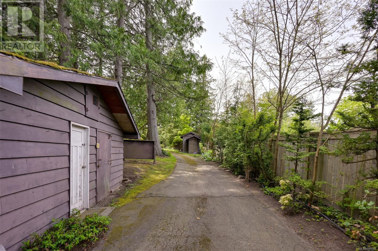 8441 Lochside Dr, Central Saanich, British Columbia  V8M 1T9 - Photo 35 - 989147