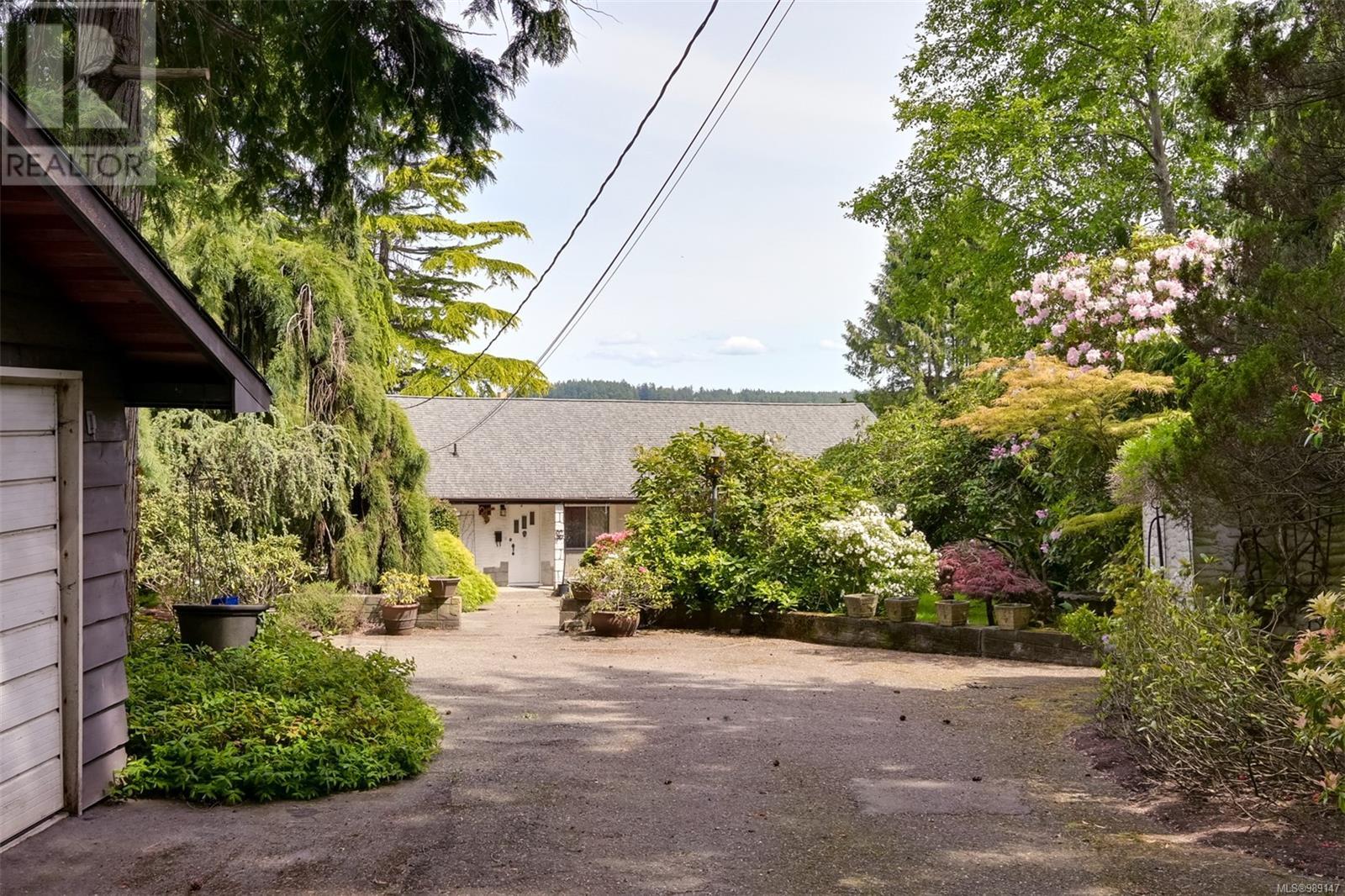 8441 Lochside Dr, Central Saanich, British Columbia  V8M 1T9 - Photo 10 - 989147