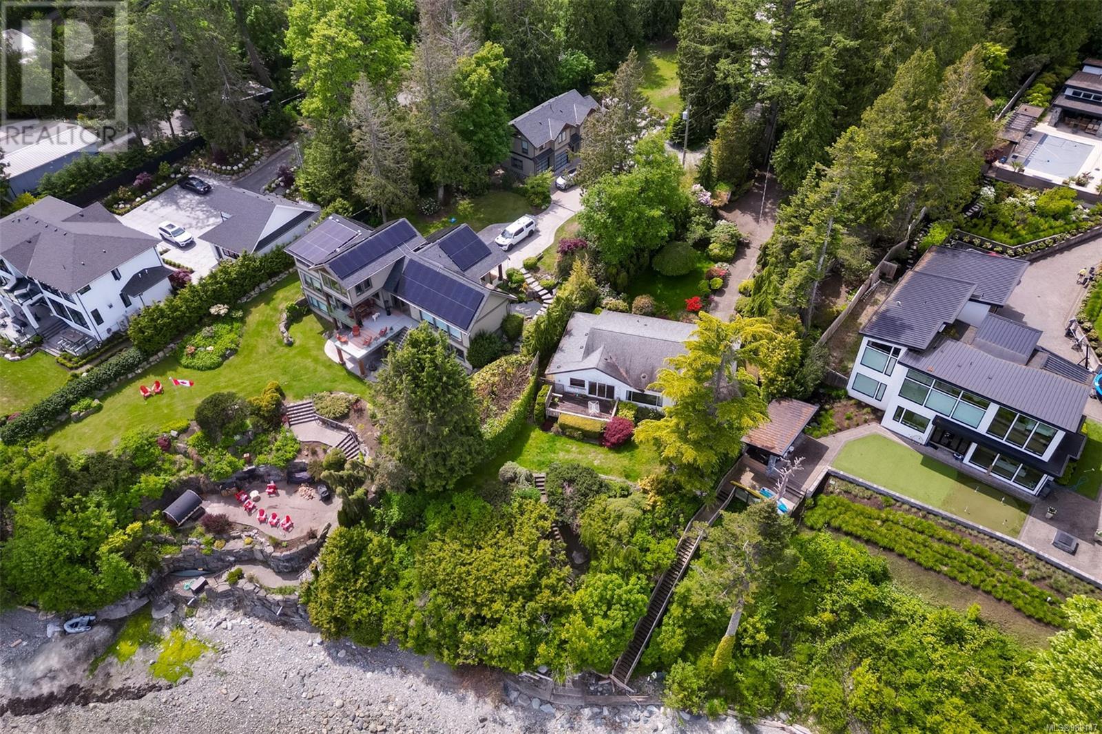 8441 Lochside Dr, Central Saanich, British Columbia  V8M 1T9 - Photo 45 - 989147