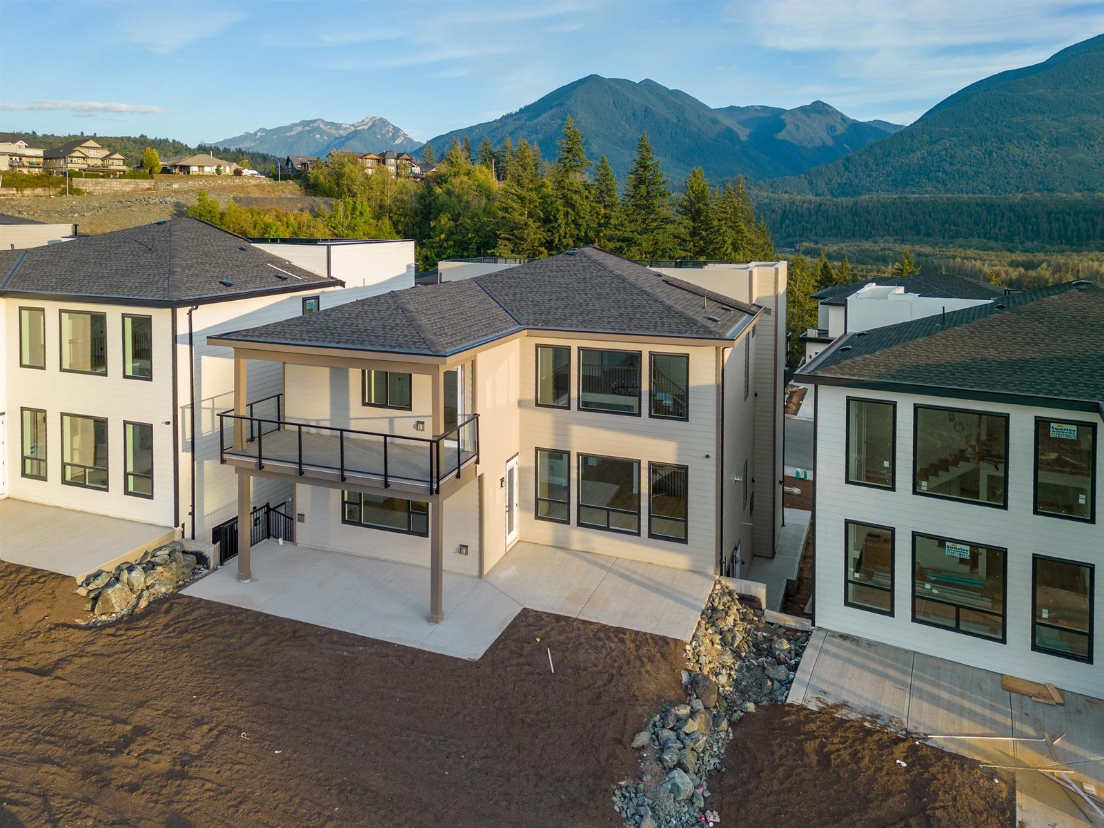 46113 Crestview Drive, Promontory, Chilliwack, British Columbia  V2R 6G4 - Photo 4 - R2814391