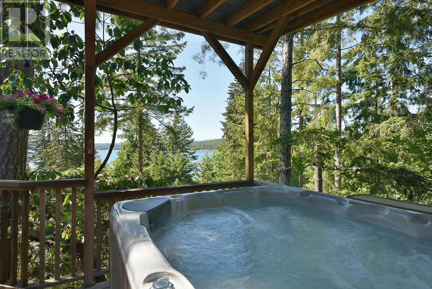 8852 Redrooffs Road, Halfmoon Bay, British Columbia  V7Z 1B2 - Photo 14 - R3003935