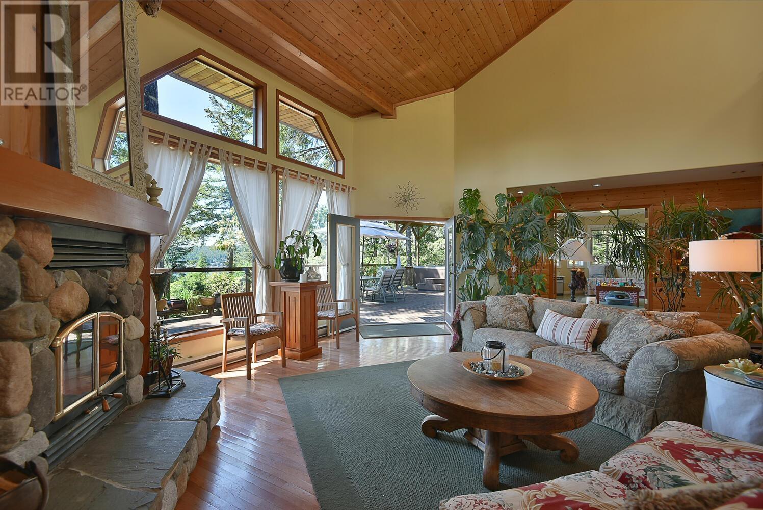 Property at 8852 REDROOFFS ROAD image 3