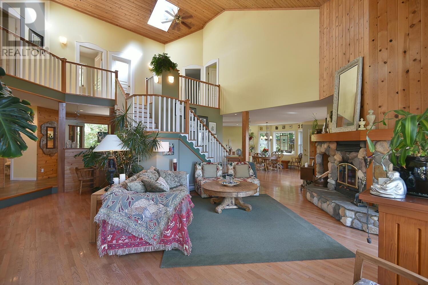 8852 Redrooffs Road, Halfmoon Bay, British Columbia  V7Z 1B2 - Photo 4 - R3003935