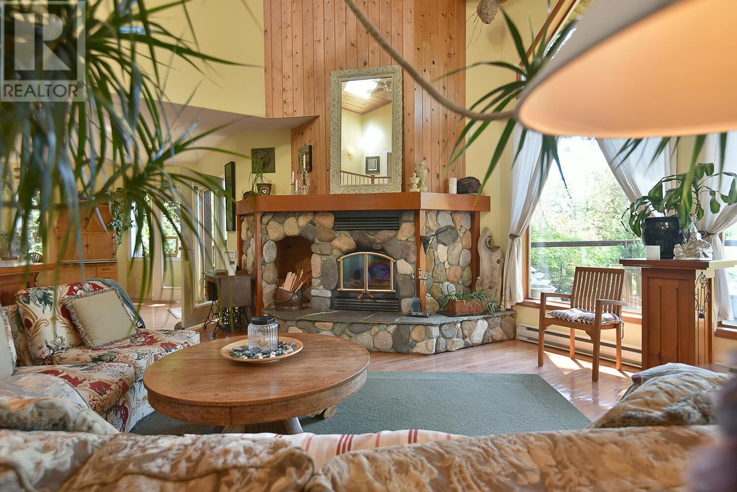 Property at 8852 REDROOFFS ROAD image 5