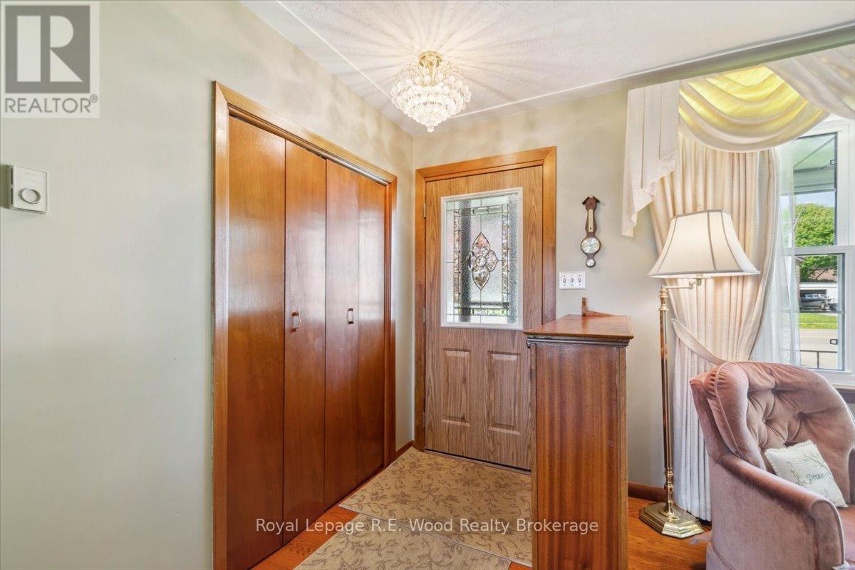 82 Lisgar Avenue, Tillsonburg, Ontario  N4G 3K9 - Photo 11 - X12155671