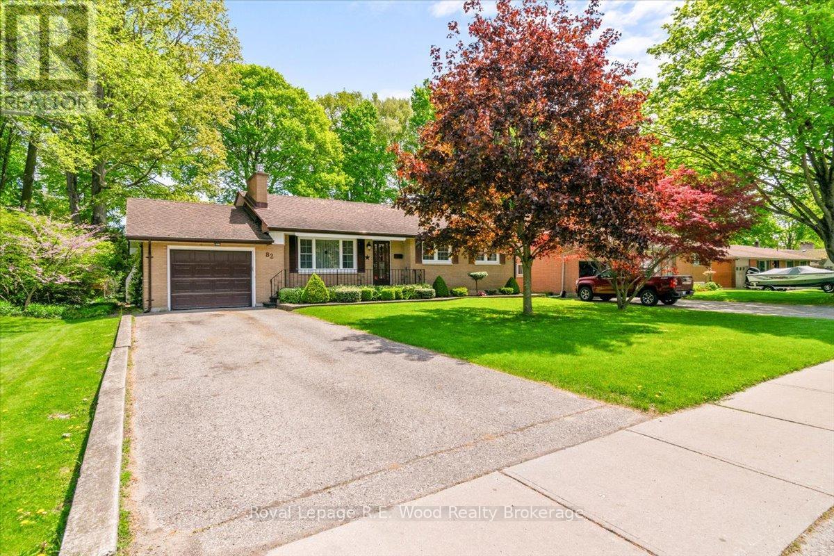 82 Lisgar Avenue, Tillsonburg, Ontario  N4G 3K9 - Photo 2 - X12155671