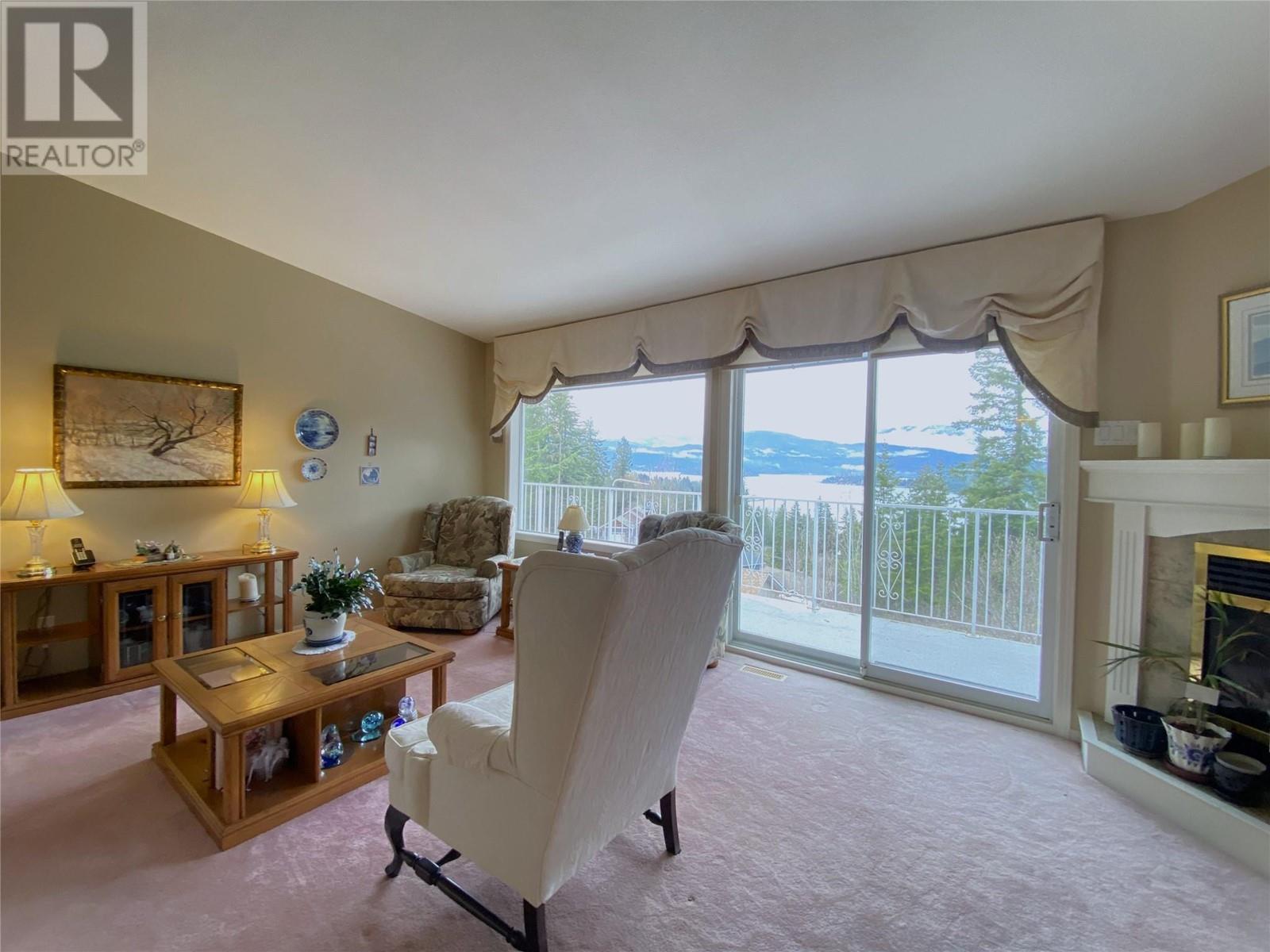 Property at 2609 Mountview Drive image 4