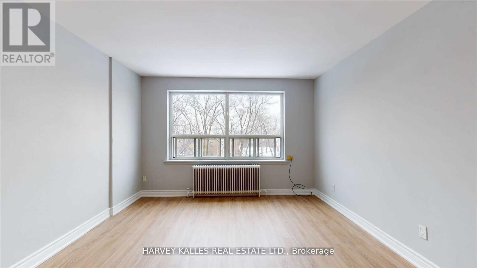 112 - 4 Greentree Court, Toronto, Ontario  M6M 2A5 - Photo 2 - W12155673
