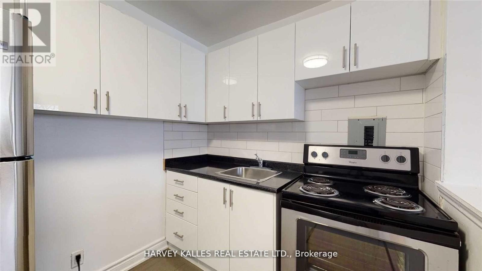 112 - 4 Greentree Court, Toronto, Ontario  M6M 2A5 - Photo 6 - W12155673