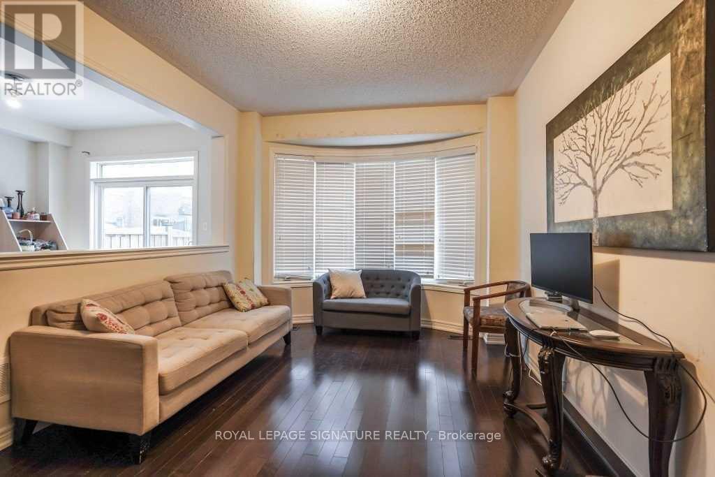 90 Christian Ritter Drive, Markham, Ontario  L6C 0B2 - Photo 6 - N12153718