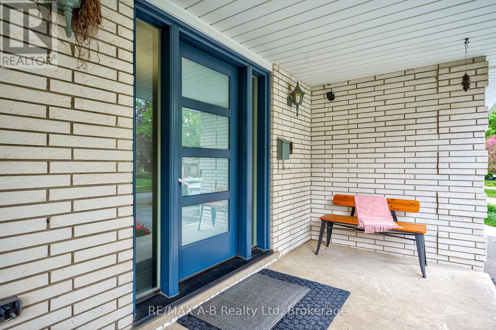 98 Mccarron Crescent, Waterloo, Ontario  N2L 5N2 - Photo 6 - X12155709
