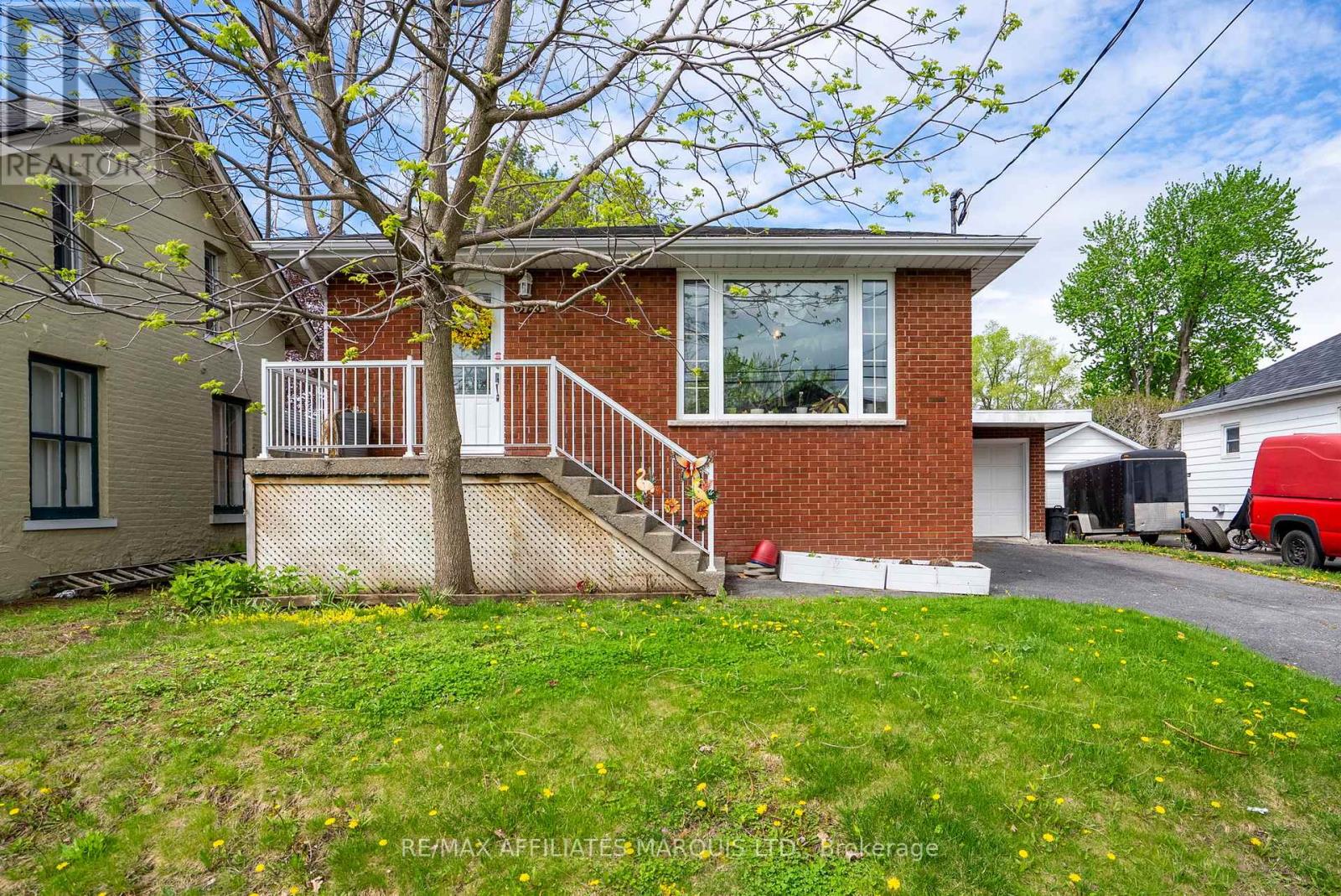 Property at 828 AUGUSTUS STREET image 3