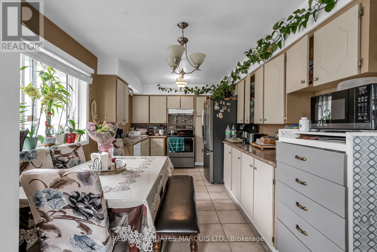 828 Augustus Street, Cornwall, Ontario  K6J 3X5 - Photo 5 - X12155707