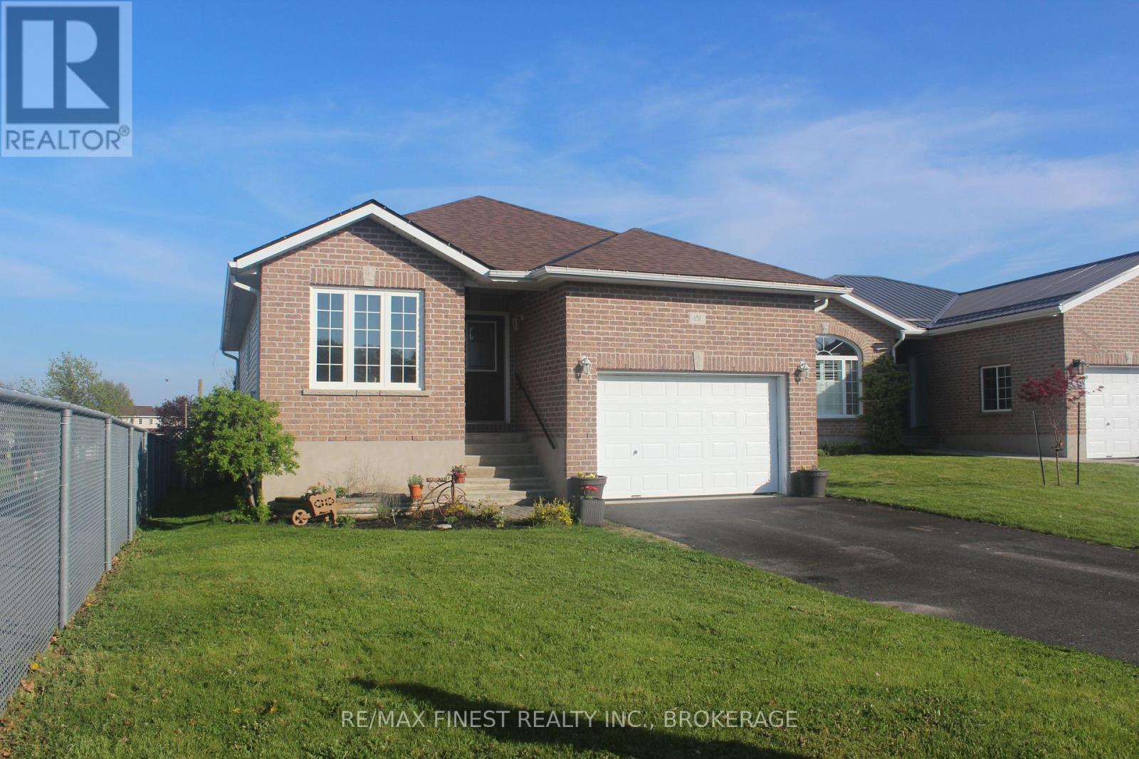Property at 151 MACDOUGALL DRIVE image 2