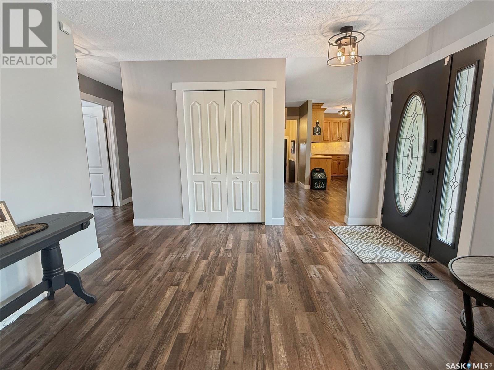 Property at 25 Burke CRESCENT image 3