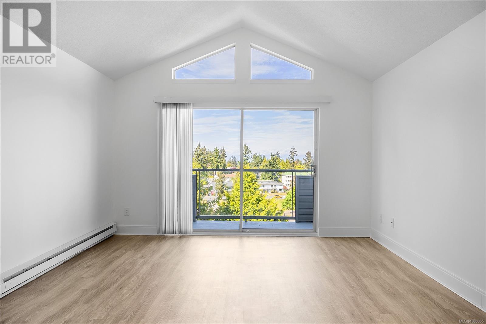 315 1651 Dufferin Cres, Nanaimo, British Columbia  V9S 5T1 - Photo 2 - 1000305