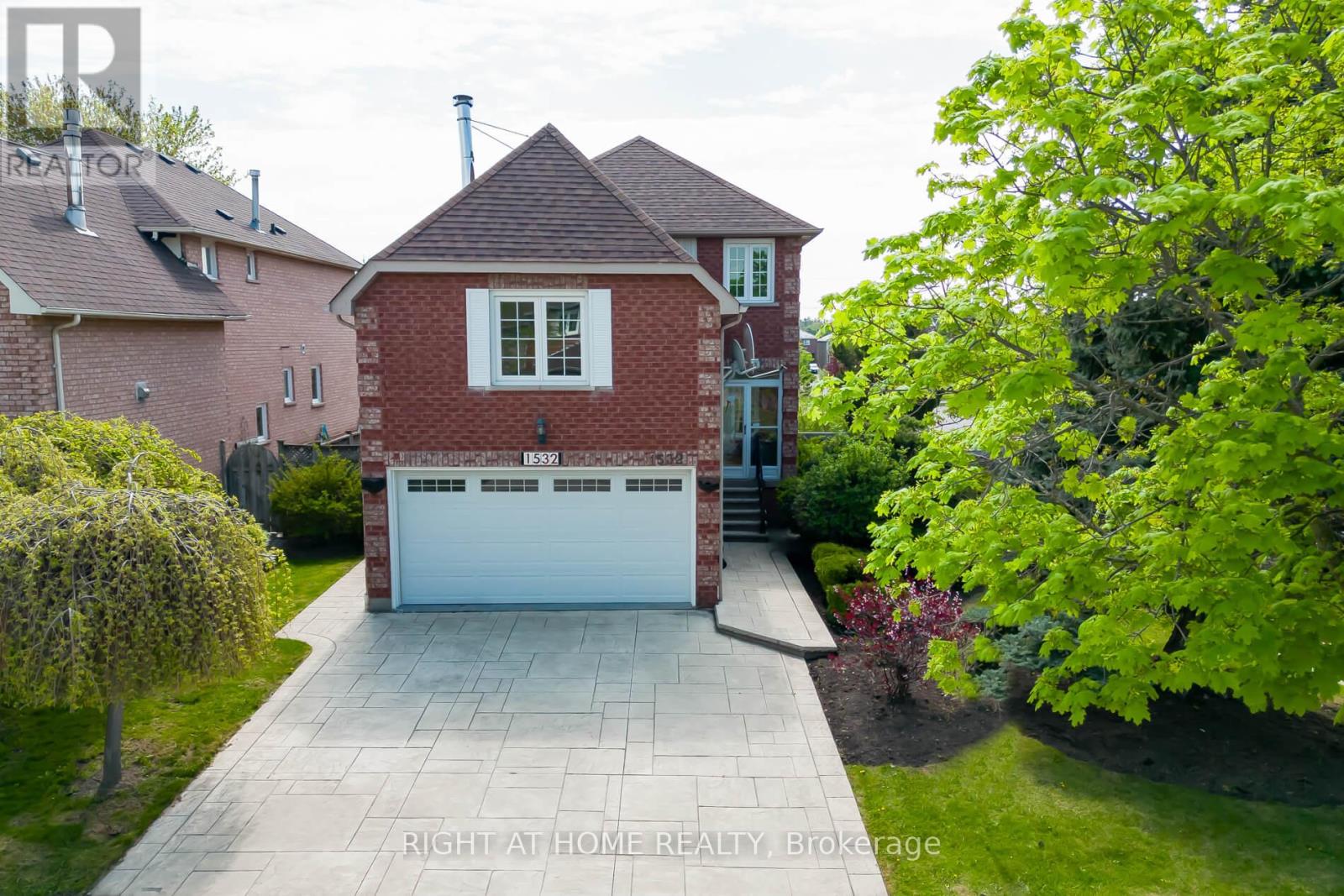 1532 Roseway Drive, Mississauga, Ontario  L5M 5M6 - Photo 1 - W12155732