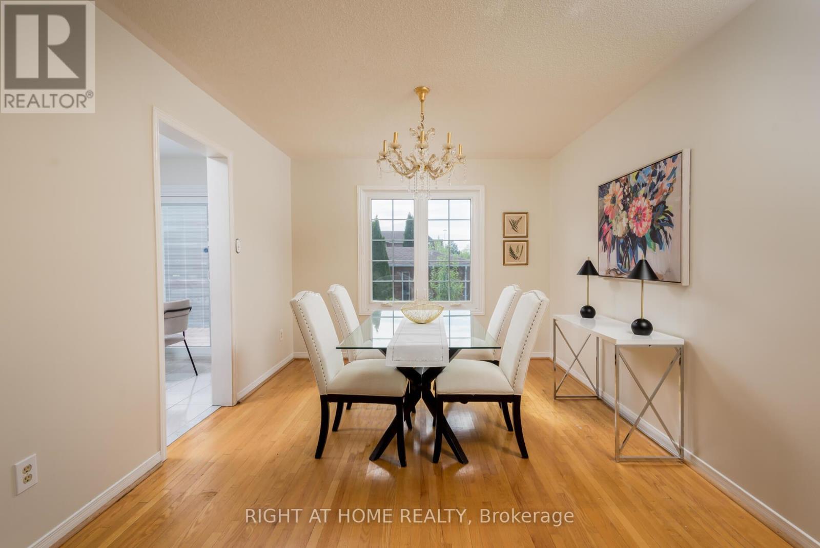 1532 Roseway Drive, Mississauga, Ontario  L5M 5M6 - Photo 11 - W12155732