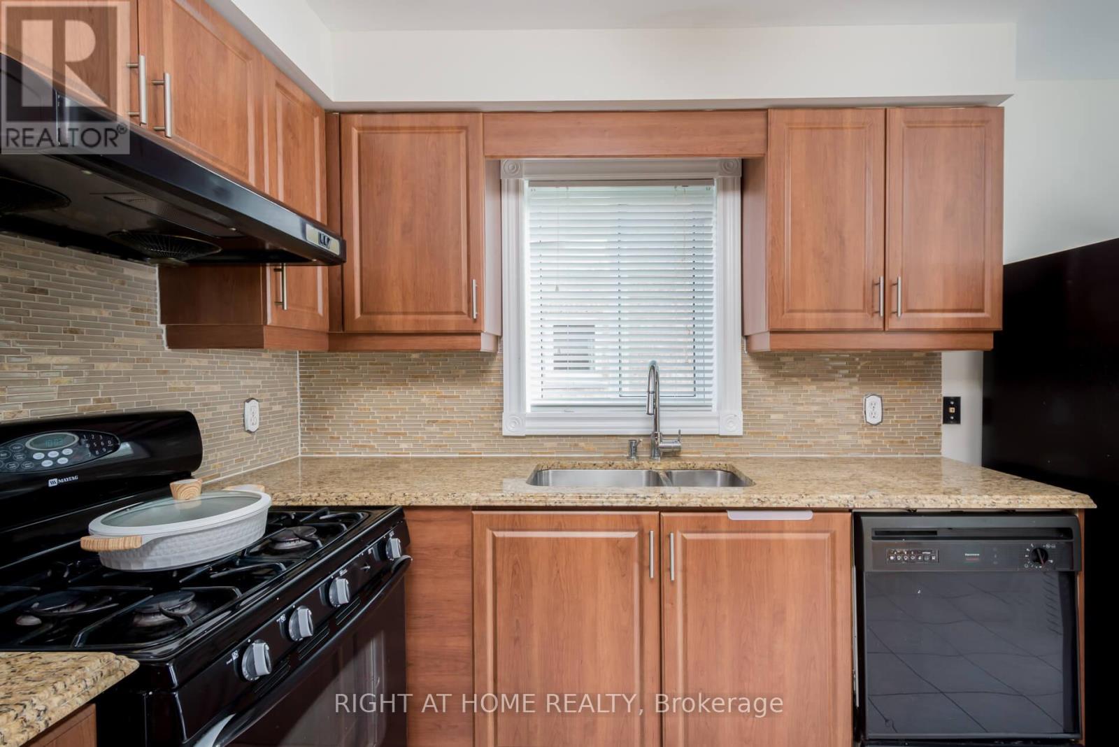 1532 Roseway Drive, Mississauga, Ontario  L5M 5M6 - Photo 15 - W12155732