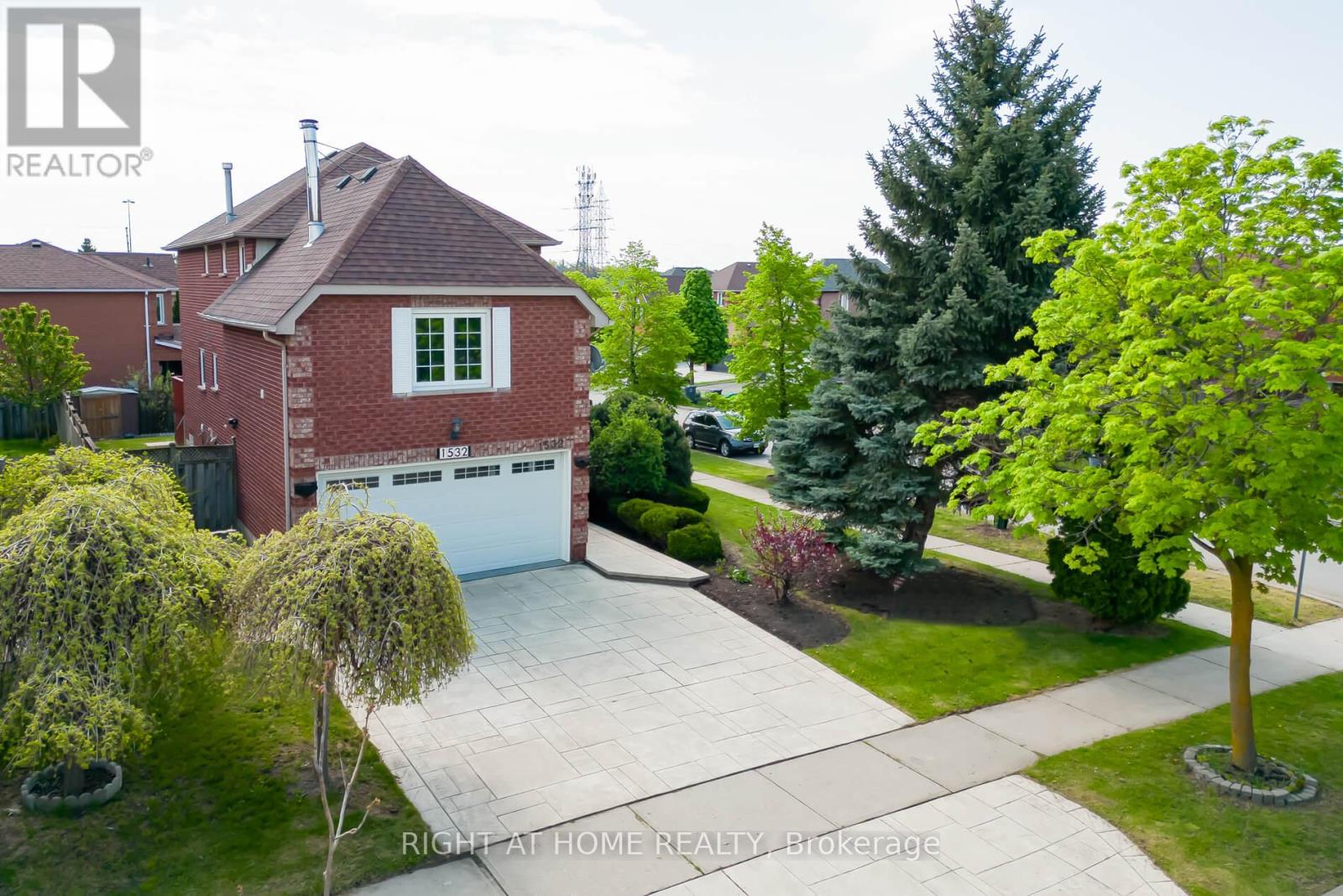 1532 Roseway Drive, Mississauga, Ontario  L5M 5M6 - Photo 2 - W12155732