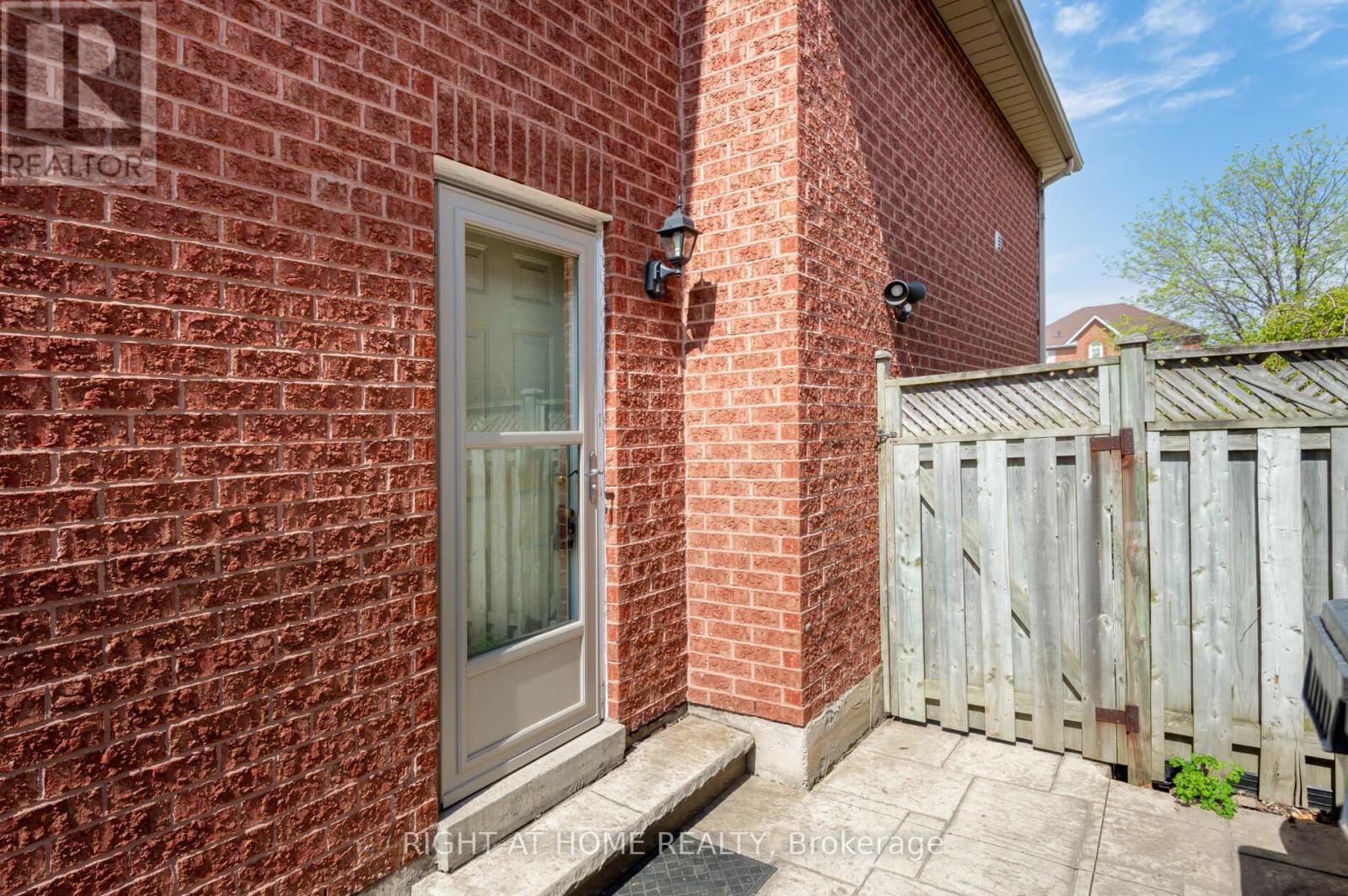 1532 Roseway Drive, Mississauga, Ontario  L5M 5M6 - Photo 25 - W12155732