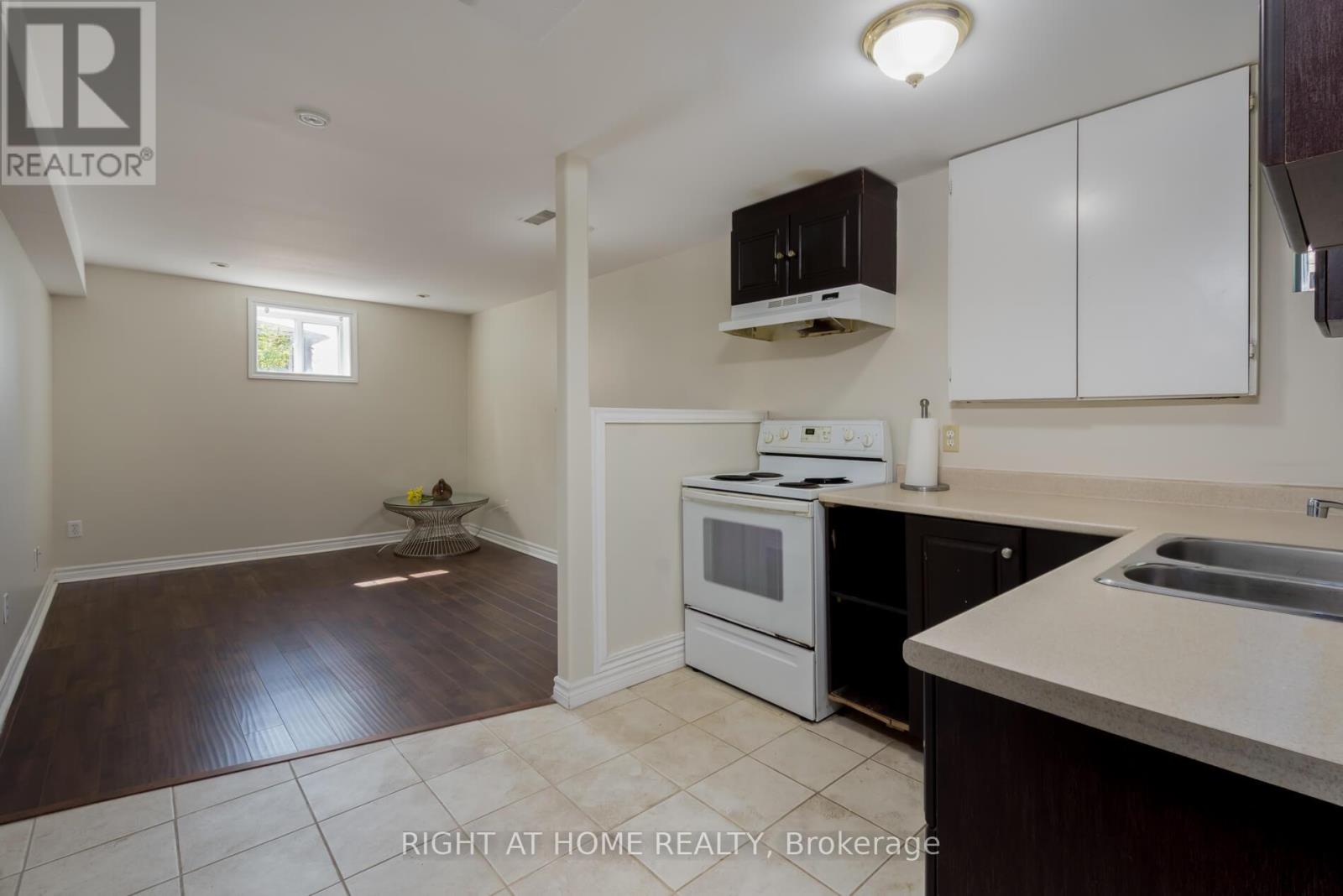 1532 Roseway Drive, Mississauga, Ontario  L5M 5M6 - Photo 26 - W12155732