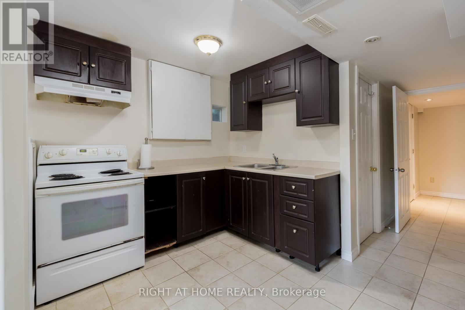 1532 Roseway Drive, Mississauga, Ontario  L5M 5M6 - Photo 29 - W12155732