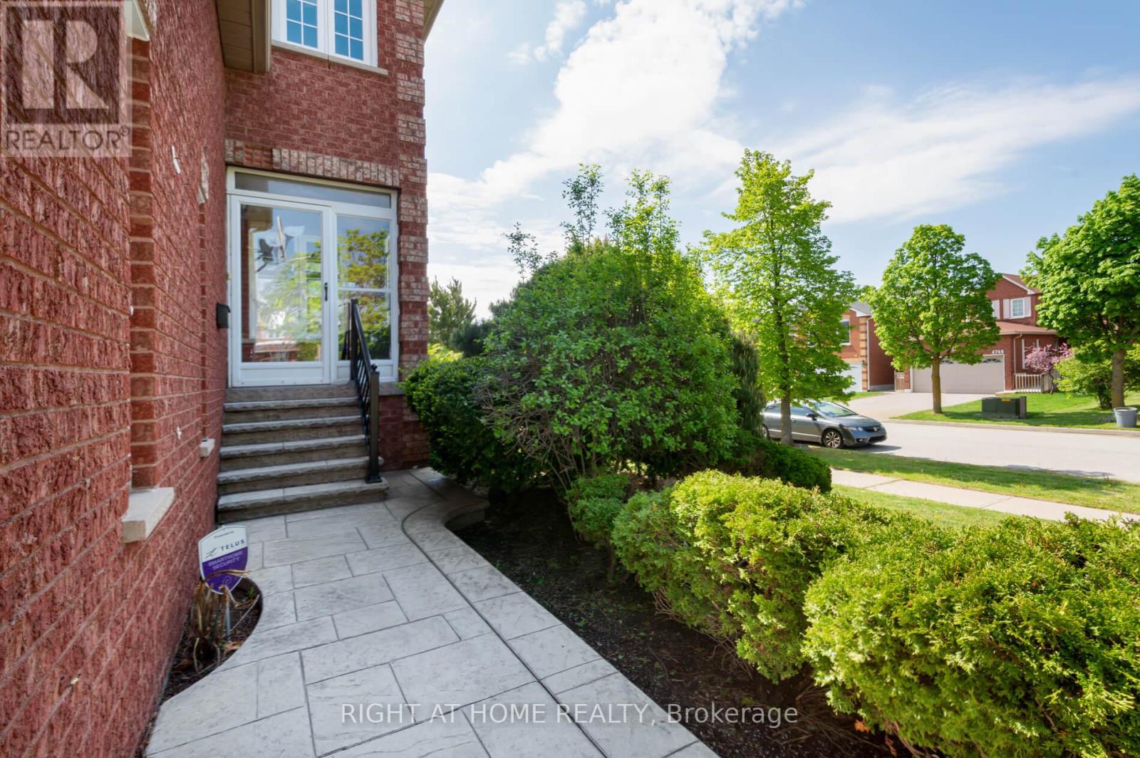 1532 Roseway Drive, Mississauga, Ontario  L5M 5M6 - Photo 4 - W12155732