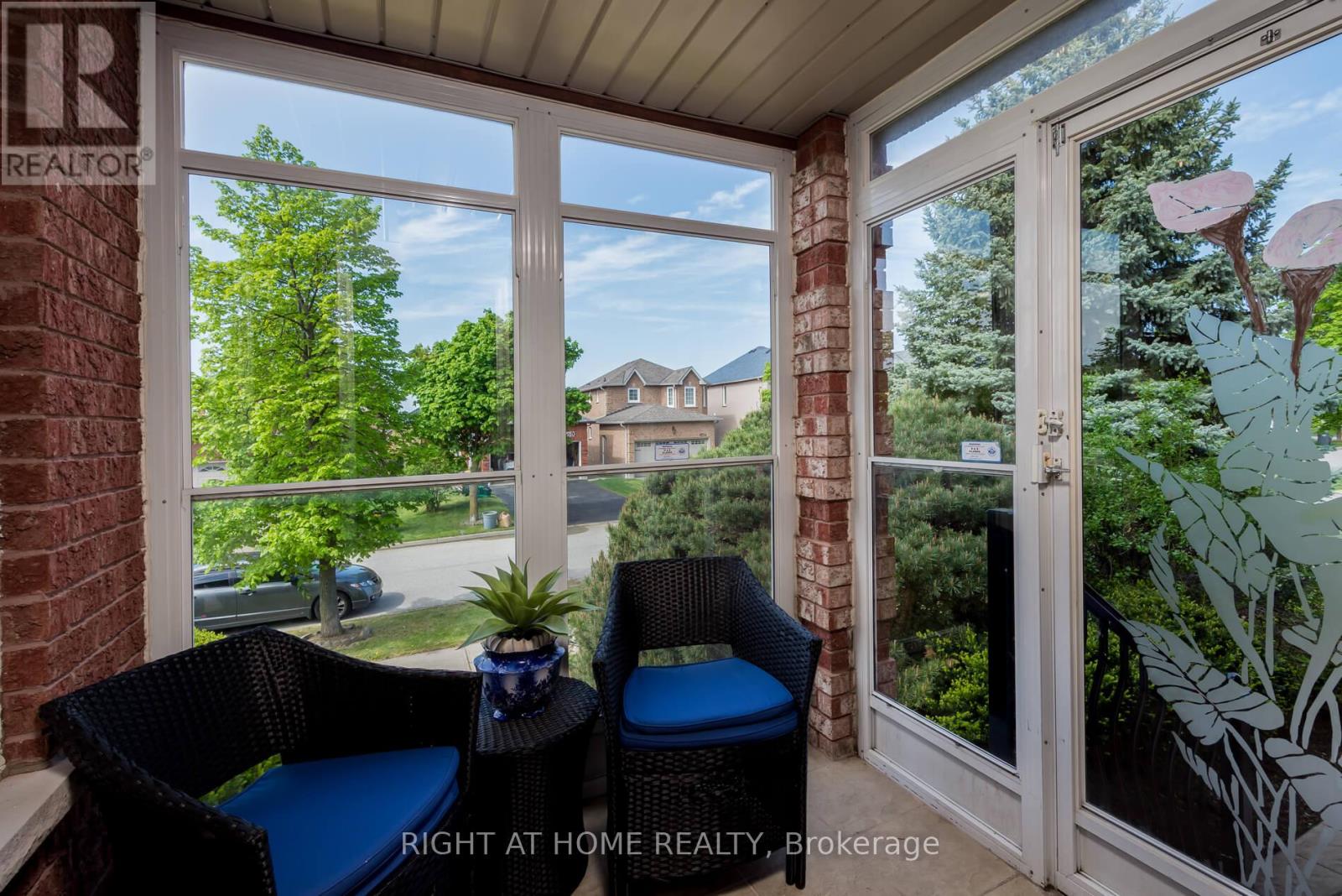 1532 Roseway Drive, Mississauga, Ontario  L5M 5M6 - Photo 5 - W12155732