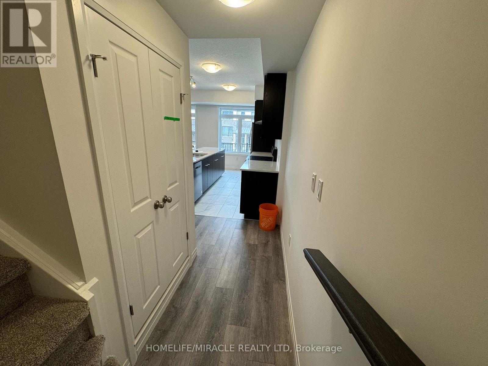 67 Thatcher Drive, Guelph, Ontario  N1L 1B3 - Photo 4 - X12155700